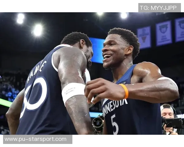 爱德华兹上半场表现平平15投6中三分仅1中收获17分1板2助 爱德华兹上半场表现平平15投6中三分仅1中收获17分1板2助