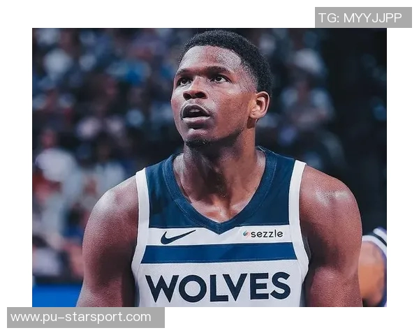 兰德尔半场表现稳定11投6中贡献14分4篮板1助攻1抢断