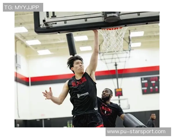 杨瀚森展现卓越处理球能力成为场上关键球员的独特优势 杨瀚森展现卓越处理球能力成为场上关键球员的独特优势